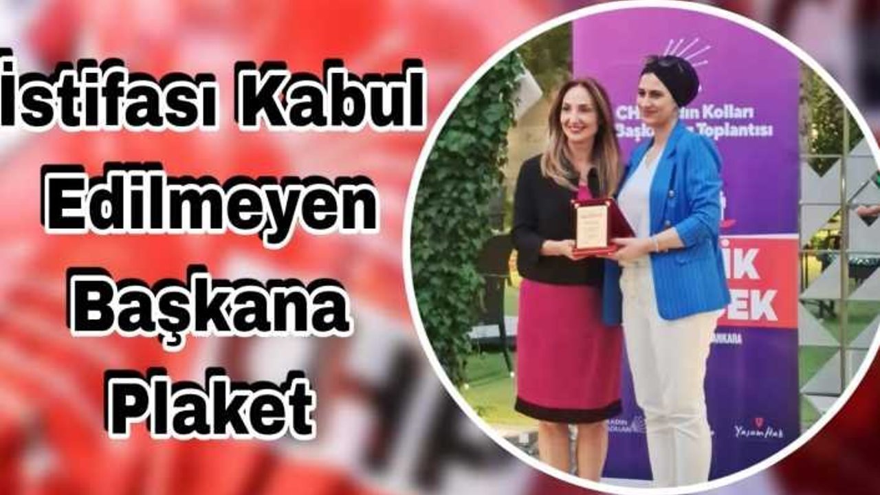 İstifası Kabul Edilmeyen Ağrı Başkanına CHP'den Plaket