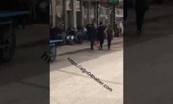 Ağrı’da yarı çıplak bir şekilde sokaklarda  gezen kadın görenleri hayrete düşürdü.